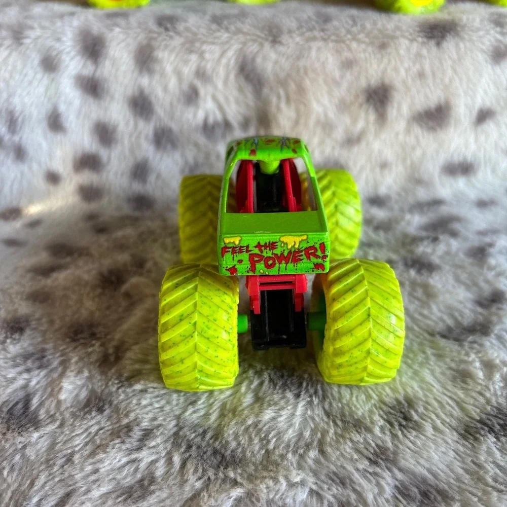 Hot Wheels Monster Jam Blue Thunder Monster Truck Neon Green Red 1:64 00605DFT